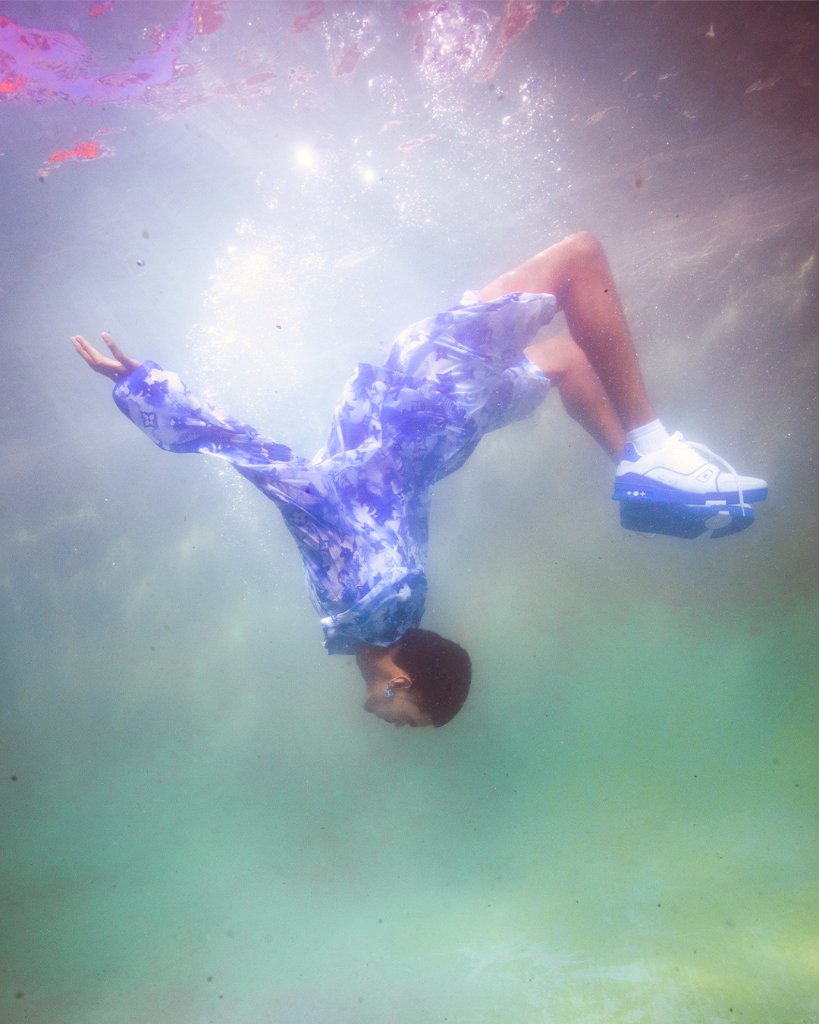 Louis Vuitton Japan 飛び散るインディゴ 水彩画から着想を得たヴァージル アブロー Virgilablohによる21メンズ サマー コレクション 水滴がインクに落ちたかのようなウォーターカラーのモノグラム モチーフを纏った最新アイテムをご紹介