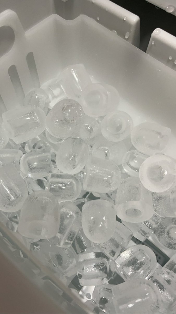Ya’ll I’m so freakin happy! I finally have an ice maker! So far I’m liking the shape and size, perfect for my coffee. Do take note it takes an hour to fill up the container with ice! bit.ly/3rQkHPV