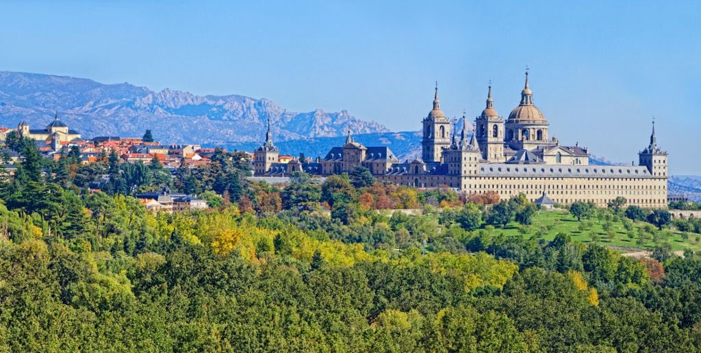 IdiazAyuso's tweet photo. Si Madrid es tan inhumano, borracho, inseguro, machista, racista, insolidario...

¿Por qué se empeñan en venir aquí empresas, trabajadores, artistas, inmigrantes, turistas, estudiantes, gente de toda España y del resto del mundo? https://t.co/SA8DJwfwhS