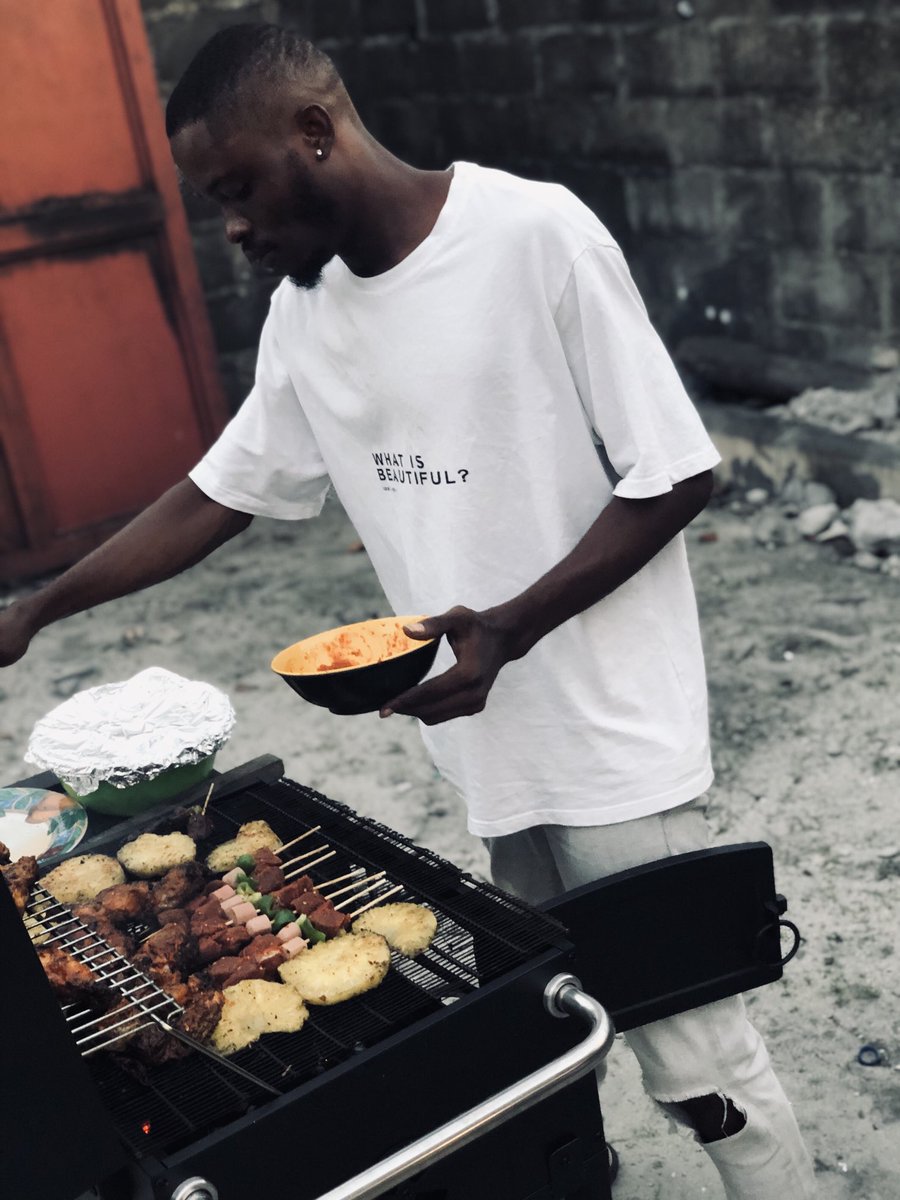 BobHope82's tweet image. Love your friends🥰