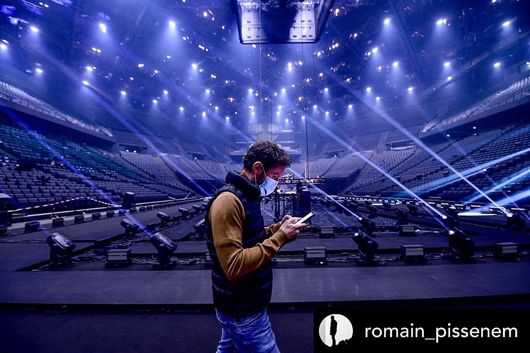 Robelighting's tweet image. Ready to get moving on the week ahead with #creativedirector &amp;amp; #showdesigner Romain Pissenem with #productioncompany High Scream &amp;amp; a floor package filled with @Robelighting #MegaPointe luminaires in London.

#robelighting #megapointemonday #highscream #lightingdesign