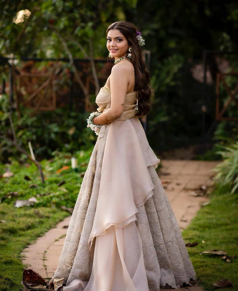 WeddingZIndia's tweet photo. Pastels are the new reds, when it comes to #MillenialBrides and we totally are in love with it.
📸 : @israniphotos
#goawedding #beachwedding #mehendi #bridalhair #offshoulderblouse #offshoulderlehenga #pastelpink #pastelpinklehenga #weddingzin https://t.co/celF0E0E5B
