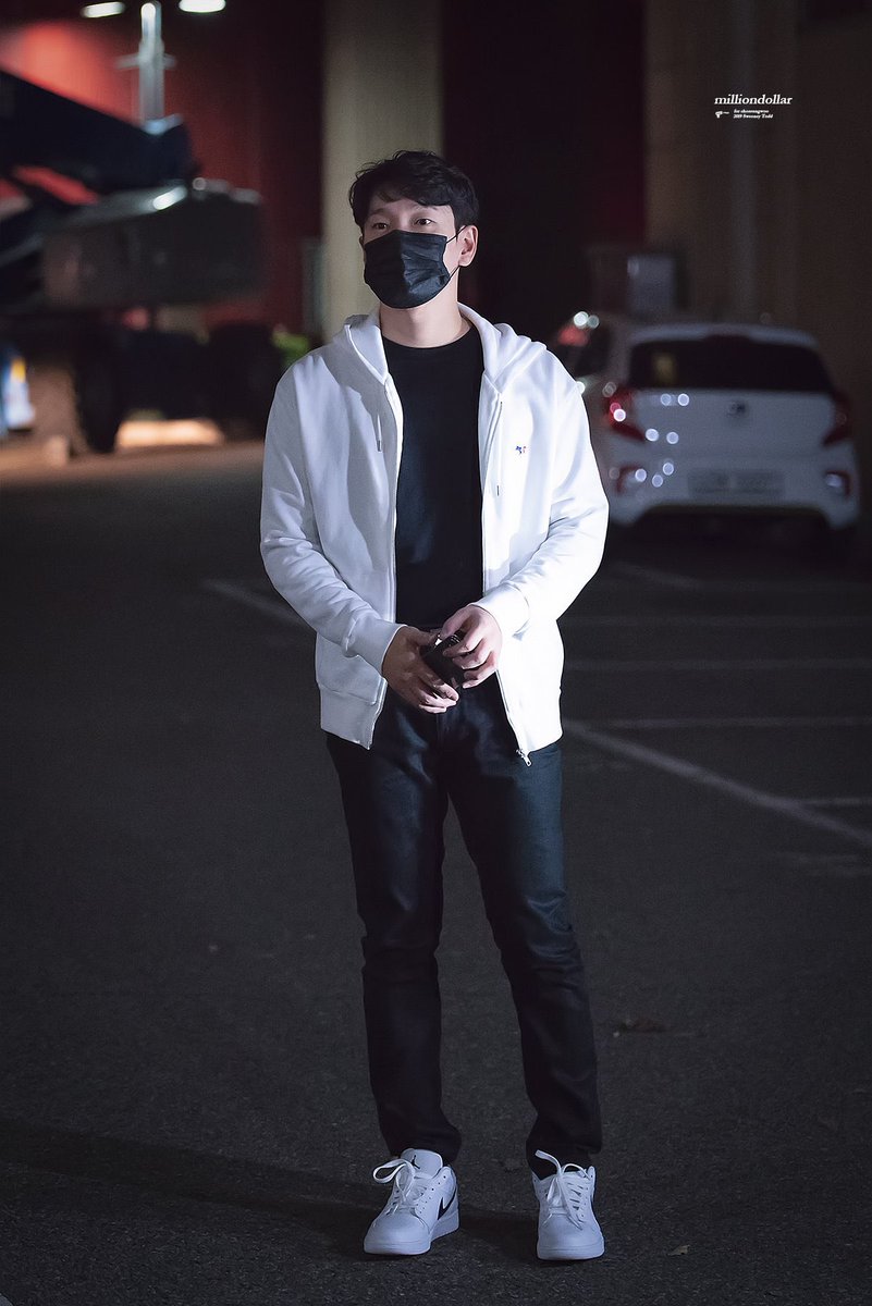 20191024 조승우 퇴근길 후드집업

m.ssfshop.com/Maison-Kitsuné…

Maison Kitsuné
19SS (Men) Tricolor Fox Patch Zip-up Hoodie - White

🏷 295000