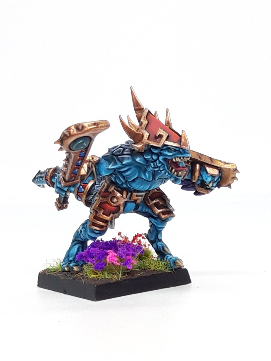 JacobCave3's tweet photo. This blue beast is done. Lovely model to work on, always astounded by the Underworlds models. I am particularly happy with his left leg where scales meet skin 😁😁
#miniaturemonday #WarhammerCommunity #warhammer #paintingwarhammer #warmongers #lizardmen #aos #warhammerfantasy https://t.co/RDcLkJgrQi