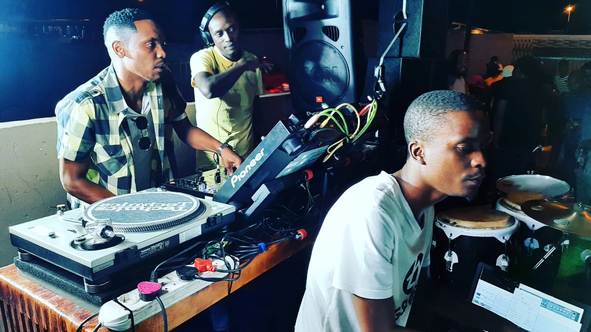 Thee_DjLogic's tweet image. #LetsVibe #SoulfulHouse #TheeDjlogic #KGSunset #Mthokozisi #Music