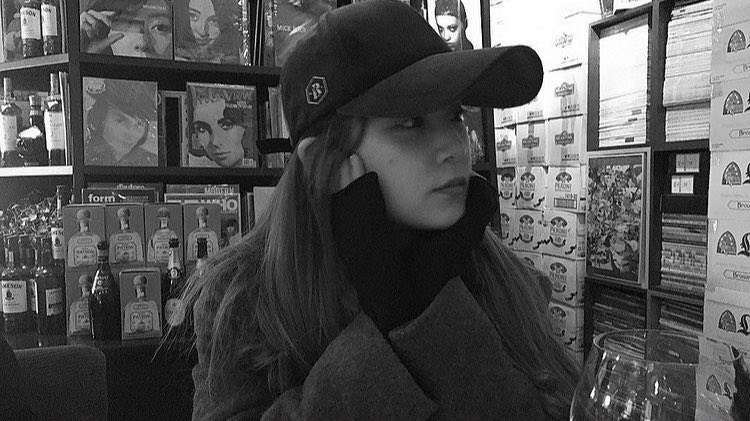 asdfghjklliah's tweet photo. all i know is that chorong needs right now is strength and support. she is the main pillar of apink and pandas. now, let’s (pandas) be her pillar this time.
#WeLoveYouChorong
#ProtectOurLeader
#ProtectChorong https://t.co/egSuMvfiVe