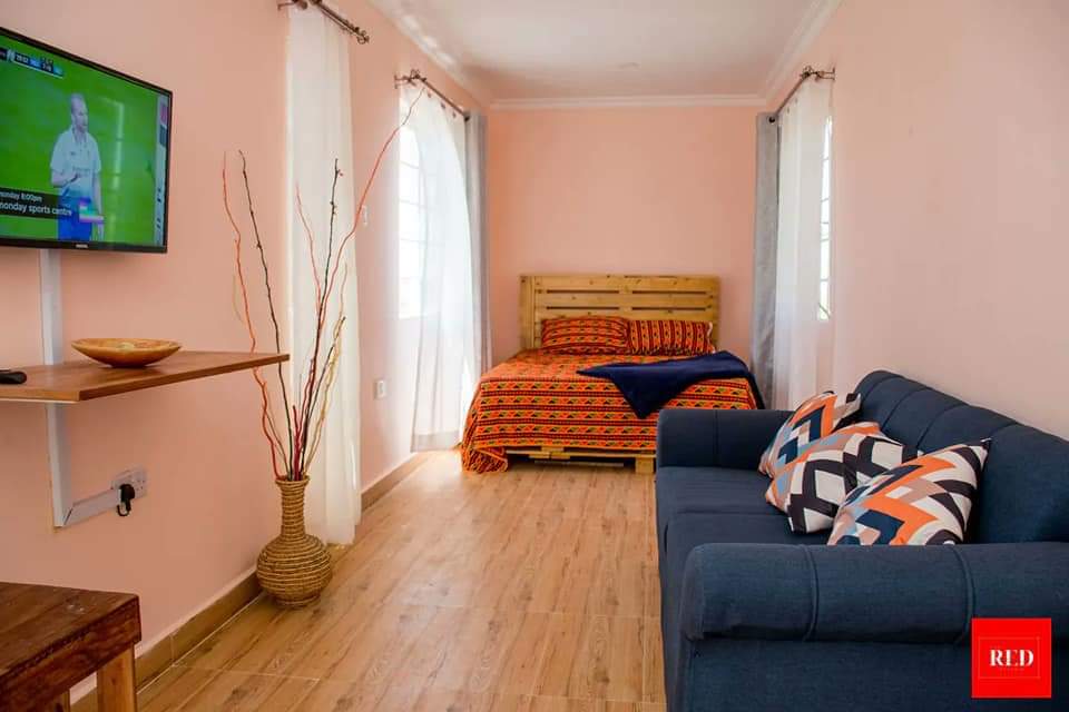 letsDiscoverke's tweet photo. Looking for a romantic &amp; inexpensive getaway with your partner? Check out the amazing and beautiful container house in Ngong.

Perfect for a getaway during the lockdown! https://t.co/RuuTXgeXtu