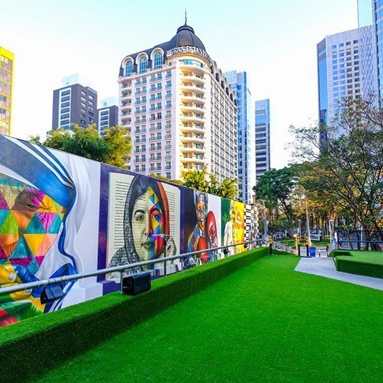 O Boulevard do Shopping D&amp;D a céu aberto possui um mural de 850 metros assinado pelo artista Eduardo Kobra. 

O projeto de inovação do WTC foi idealizado por Cristiane Bomeny e conta também com o gramado INNOVAGRASS em toda sua extensão.

Referência e fotos: Diário do Arquiteto