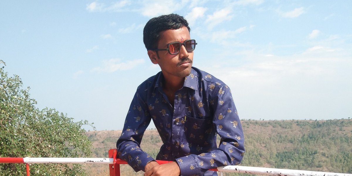 स्वताःला सिध्द करा जग 
तम्हाला प्रसिद्ध करेल .....