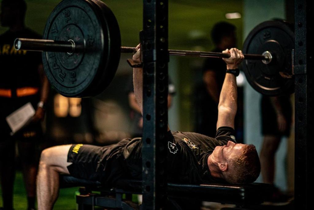 USArmy's tweet image. The @3IBCTBroncos want all the gains! 💪 💪 

Soldiers compete in The Bronco Fitness Challenge to be titled the fittest light fighter in the brigade! 

#ArmyFit | #Ready2Fight