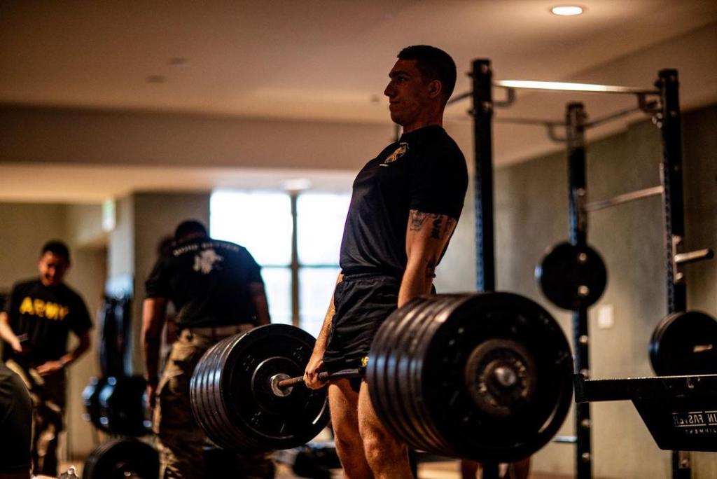 USArmy's tweet image. The @3IBCTBroncos want all the gains! 💪 💪 

Soldiers compete in The Bronco Fitness Challenge to be titled the fittest light fighter in the brigade! 

#ArmyFit | #Ready2Fight