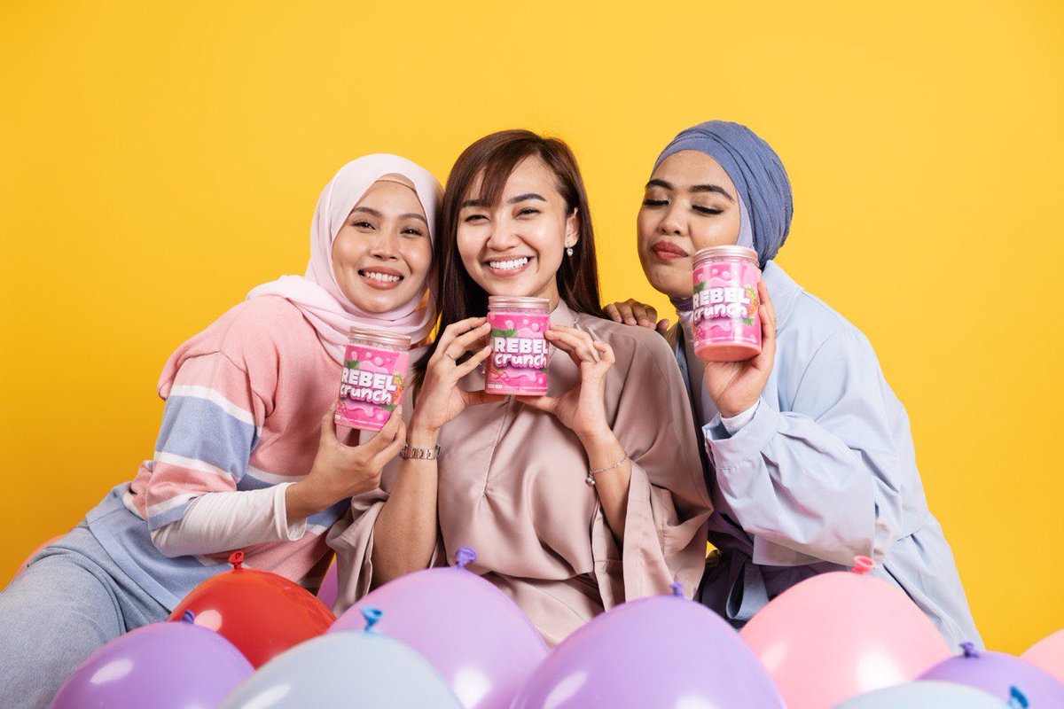 Rebellicious_hq's tweet photo. Lamanya tak pergi cameron highland. Ada yang craving strawberry dekat sana tak ?
Nasib la ada REBEL CRUNCH ni 🍓
Strawberry flavour 🍓 in a jar gitcheww
#rebellicious #rebelcrunch #mashmallow #teamrebel #strawberryinjar #letsrebel https://t.co/80uvK3AihK