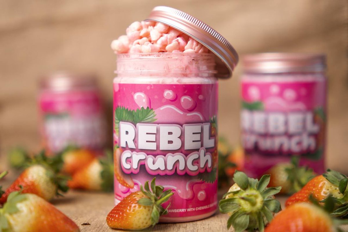 Rebellicious_hq's tweet photo. Lamanya tak pergi cameron highland. Ada yang craving strawberry dekat sana tak ?
Nasib la ada REBEL CRUNCH ni 🍓
Strawberry flavour 🍓 in a jar gitcheww
#rebellicious #rebelcrunch #mashmallow #teamrebel #strawberryinjar #letsrebel https://t.co/80uvK3AihK