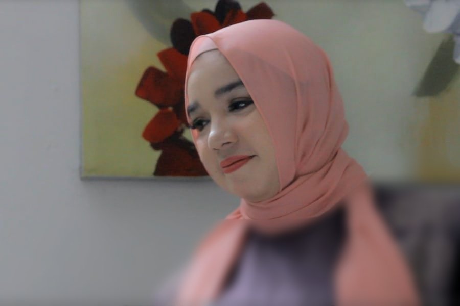 Langkahkan kaki bersama dengan harapan.
Aku yang selalu menunggu dalam sepi, meski ditemani ketidakpastian.