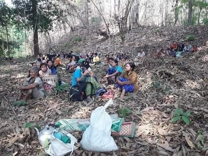 YeThuYaSoo's tweet photo. Will the world still continue to look the same? Were they born to be refugees?

please praying for our Karen IDPs in brigade-5
Ei Htu Hta Refugee people. #WhatsHappeningInMyanmar https://t.co/cU6H6jLa5J