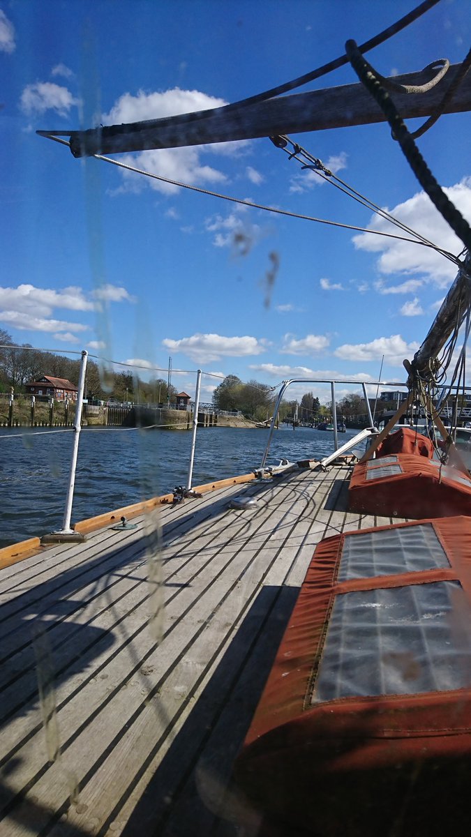Fedalmaii's tweet photo. Today's view from the wheelhouse. Feels all very nice under glass, just happy that the jobs today are inside
#woodenboats #adls #teddington #tvbc https://t.co/QPC9BIM2g8