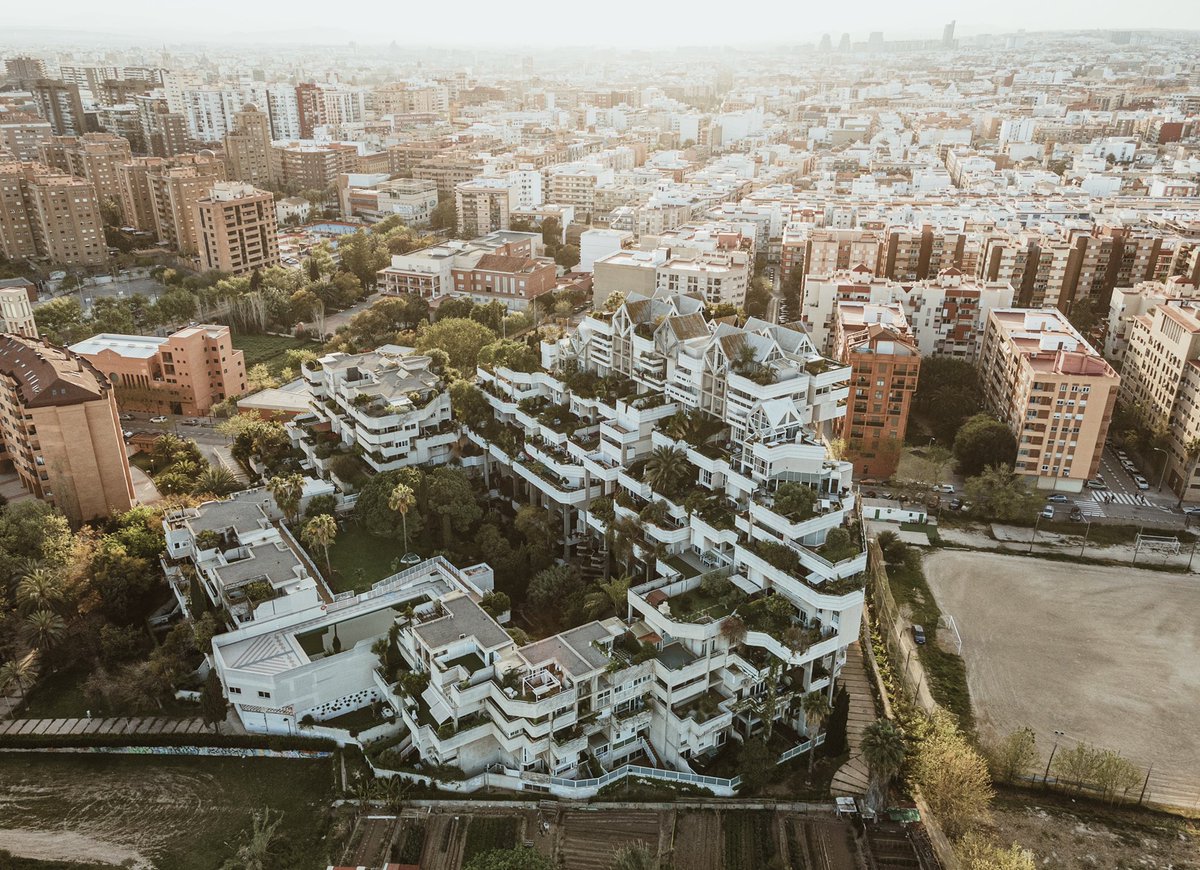 dearproductions's tweet photo. Otra de las maravillas que tenemos en #Valencia #Benimaclet #EspaiVerd #DearProductions @DJIGlobal @DjiSpain https://t.co/EMeLNmKCtG