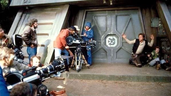 StarWarsBTS_'s tweet photo. Return of the Jedi (1983) https://t.co/i8gQNnJG5O