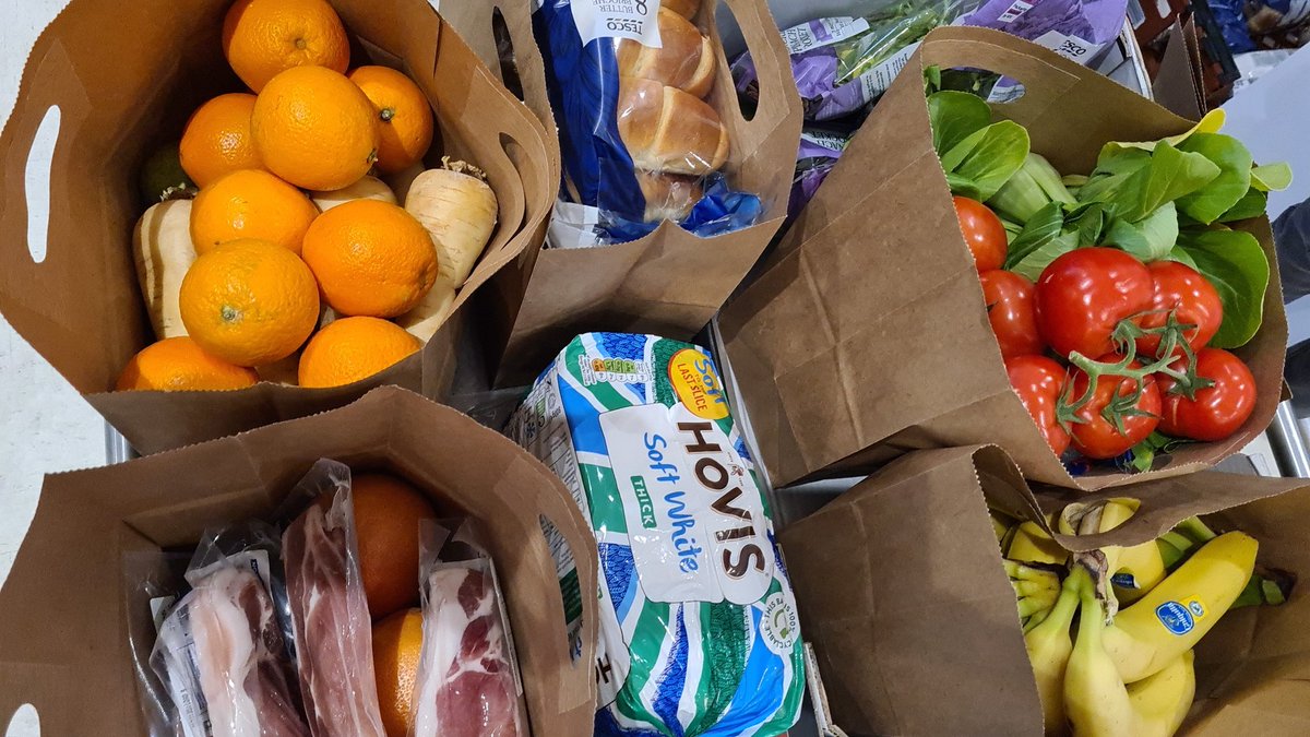 JackPackman's tweet image. Amazing hampers going out of @silversmargate although heart breaking to hear that both parents laid off and felt awful coming to get the hamper but had no where to turn! Projects like this saves lives