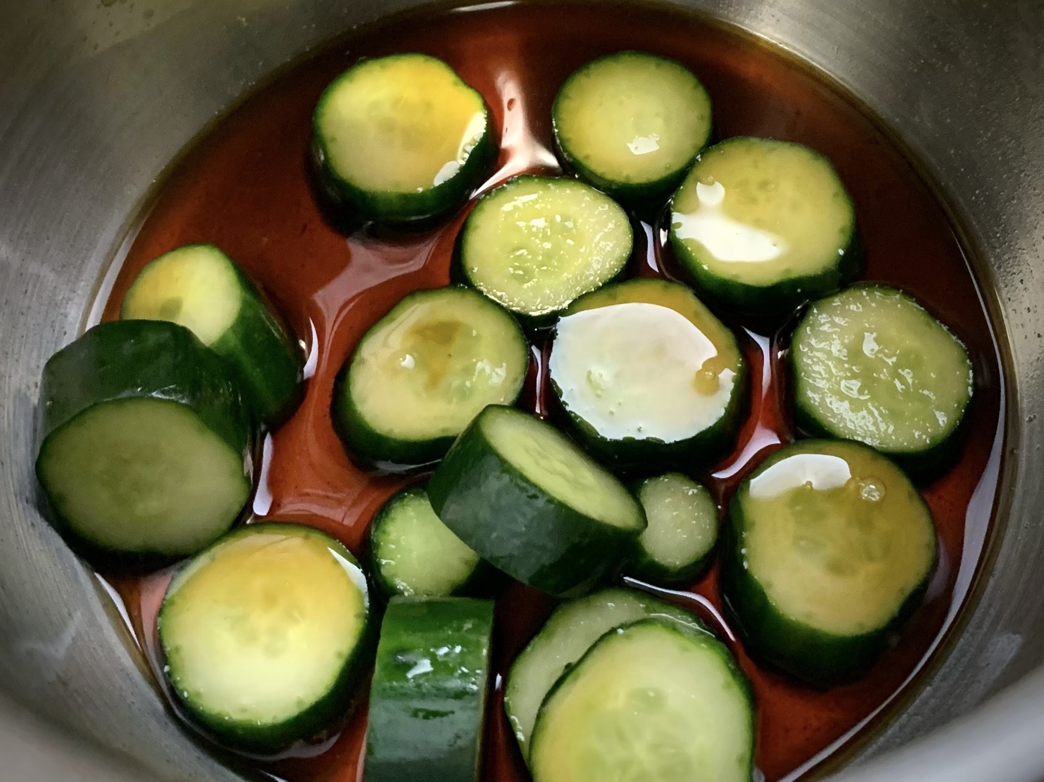 Zapa 今日はパリパリきゅうり作ってみた 調味液は 醤油 酢 みりん 砂糖 昆布茶 水を合わせて沸騰させ 輪切り にして塩揉みしたきゅうりを入れて混ぜながら漬け込んで完成 食感がいい 少し酸味もあるので タコや生姜を一緒に入れても絶対うまい Zapa 今日はパリパリきゅうり作ってみた 調味液は 醤油 酢 みりん 砂糖 昆布茶 水を合わせて沸騰させ 輪切り にして塩揉みしたきゅうりを入れて混ぜながら漬け込んで完成 食感がいい 少し酸味もあるので タコや生姜を一緒に入れても絶対うまい