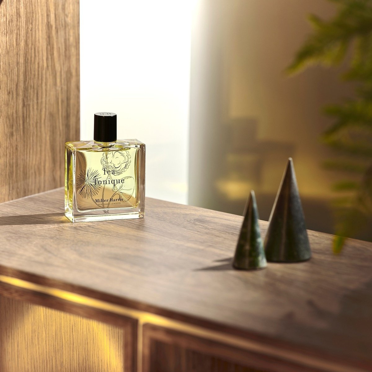 Add some beauty to your everyday.  Tea Tonique is a truly masterful and instantly uplifting tea fragrance. #BeautyintheEveryday