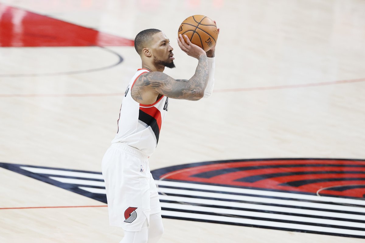 💬 Bir taraftarın “Asla şampiyonluk göremeyeceksin” demesi

🗣 Damian Lillard: “Şampiyon olayım veya olmayayım, 35 yaşıma girmeden önce 400 milyon dolarım olacak. Ailemle beraber bu dünyadaki en iyi hayatı yaşayacağım.”