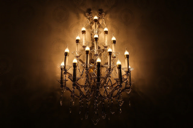 big_queries's tweet photo. minecraft chandelier https://t.co/G9PDpXwnFs