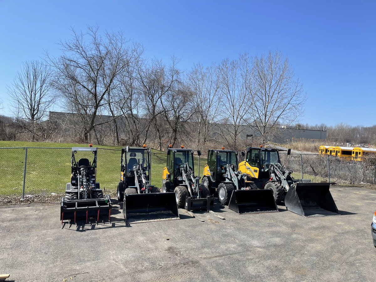 beldog41's tweet photo. That’s just a small portion of the line up available from Giant!  Many sizes to choose from, 25hp-75hp and Lithium power, get just the right machine for the job...  @MTEequipment @TobrocoGiant_UK https://t.co/rY6pRP5Nmg