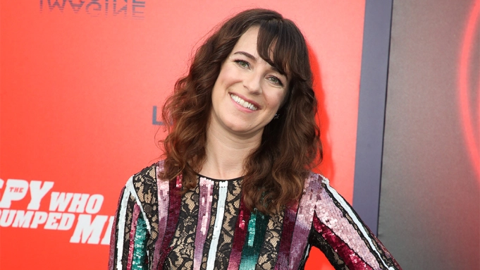 IntoFilmverse's tweet photo. Susanna Fogel ('The Spy Who Dumped Me') is set to direct the action film 'The Mentor' for @SonyPictures, based on a screenplay she is co-writing with David Iserson.

(Source: https://t.co/BfoVuSoD1W)

#SusannaFogel #TheMentor #DavidIserson #Booksmart https://t.co/GY2OsboIlC