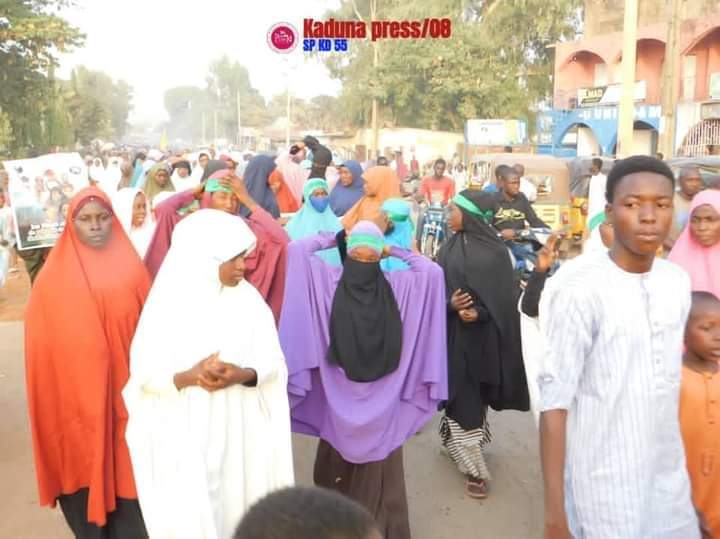 HarunaNAbdullah's tweet photo. Massive #FreeZakaky protest in Kaduna today. Nigerians asked the bloodthirsty killer Tyrant Buhari to obey the court Judgement that Freed Sheikh Zakzaky &amp; his wife from more than 5 years illegal and unlawful detention.

@IntlCrimCourt @AmnestyNigeria @elrufai @hadizel @MalamiSan https://t.co/HJjjKy82Dk