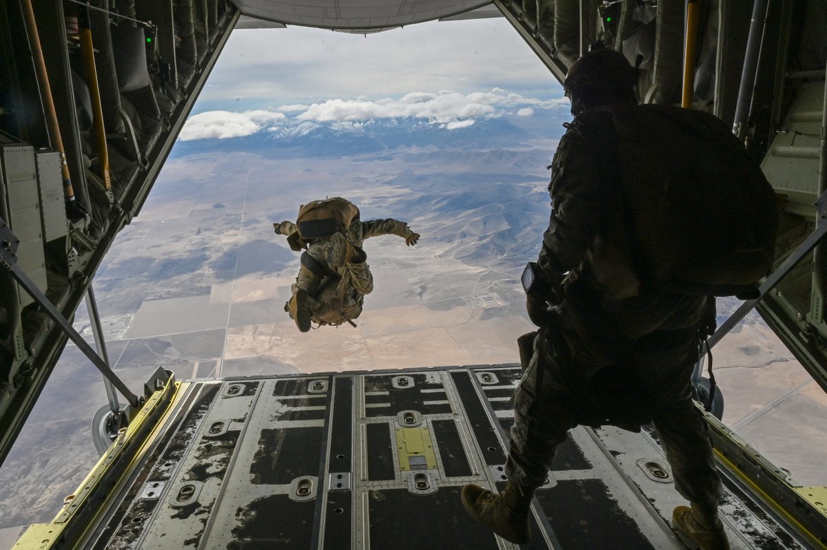 usairforce's tweet photo. .@LRAFB, Arkansas, Airmen completed 106 sorties, 254 flying hours, and nearly 2,000 training events during a multi-week Agile Combat Employment exercise. 

@NationalGuard|  @AirMobilityCmd  | #AirPower #AccelerateChange #ACE 

📸 by SrA Aaron Irvin https://t.co/eVldr838Zx