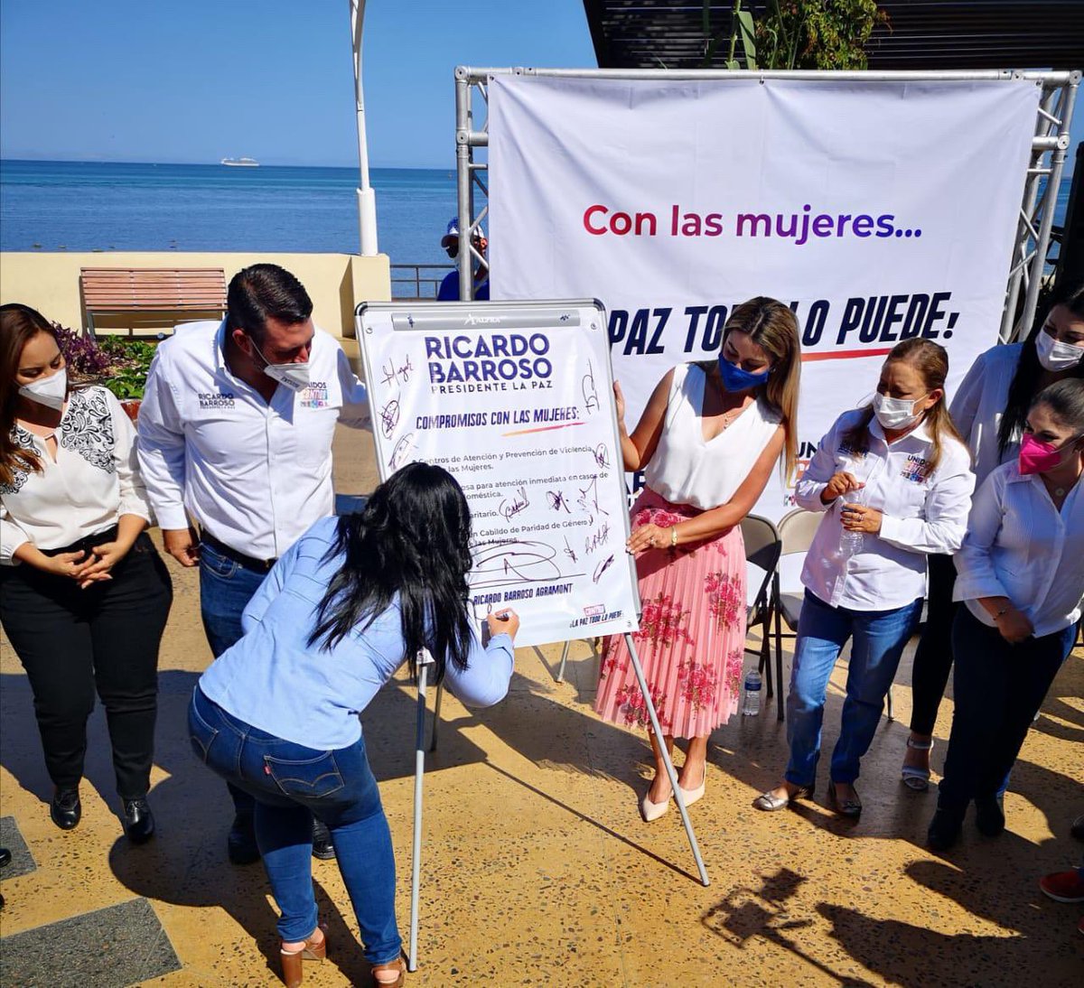 KathiaBolio's tweet photo. ✍🏻 Cómo Delegada del CEN de @accionnacional, de testigo por la lucha a favor de las Mujeres y la Igualdad de Derechos para todas las Personas de nuestro 
candidato a la alcaldía de #LaPaz @RicardoBarrosoA, #UnidosContigo #LaPazTodoLoPuede
#UnidosYFuertes 1/2 https://t.co/c7BePuyzSR