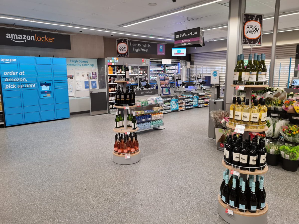 Ragesh2018's tweet photo. Fantastic bank holiday launch after refit in Newport Pagnell today. Well done and good luck to the team, the store looked amazing #ItsWhatWeDo 👏👏🌟 @sai46141111 @HawVicky @tinamitchell123 @SOCE0403 @coopuk https://t.co/f1zi5ssuBu