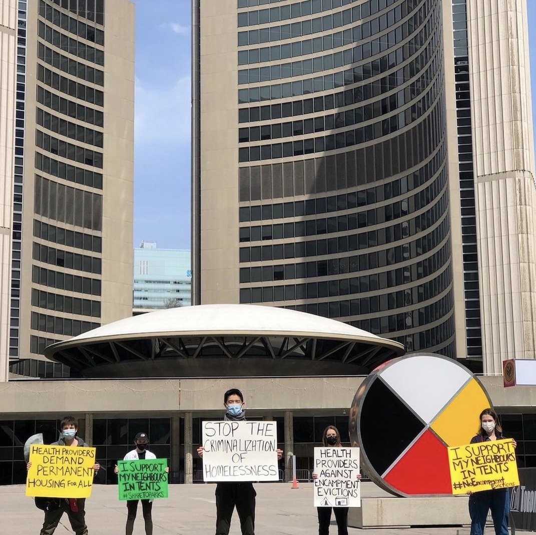 📣 NO ENCAMPMENT EVICTIONS! 📣

Amazing action at Toronto City Hall today by healthcare workers demanding an end to encampment evictions 
✊🏻✊🏽✊🏾
@HPAP_Ontario @streetnursesTO @ESN_TO #shareTOparks #noevictions #housingforall #TOpoli