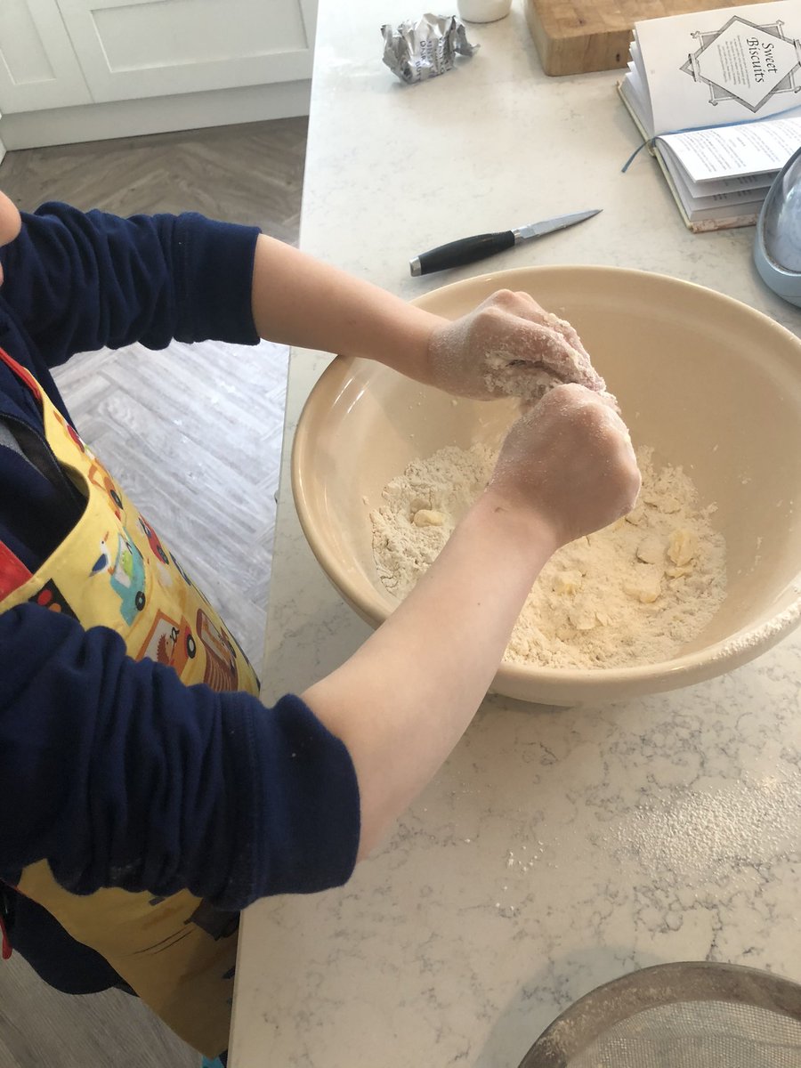LearningLog1's tweet image. #LGPAScience @laceygreenpa Making Easter biscuits &amp;amp; discussing the method for combining ingredients; the pressure of firm warm hands rubbing together helps to melt the cold butter with the flour &amp;amp; create a breadcrumb consistency, egg yolk helps to bind.