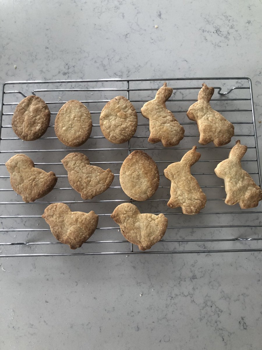 LearningLog1's tweet image. #LGPAScience @laceygreenpa Making Easter biscuits &amp;amp; discussing the method for combining ingredients; the pressure of firm warm hands rubbing together helps to melt the cold butter with the flour &amp;amp; create a breadcrumb consistency, egg yolk helps to bind.