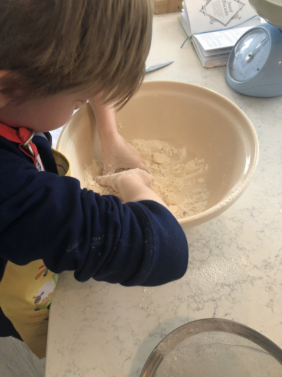 LearningLog1's tweet image. #LGPAScience @laceygreenpa Making Easter biscuits &amp;amp; discussing the method for combining ingredients; the pressure of firm warm hands rubbing together helps to melt the cold butter with the flour &amp;amp; create a breadcrumb consistency, egg yolk helps to bind.