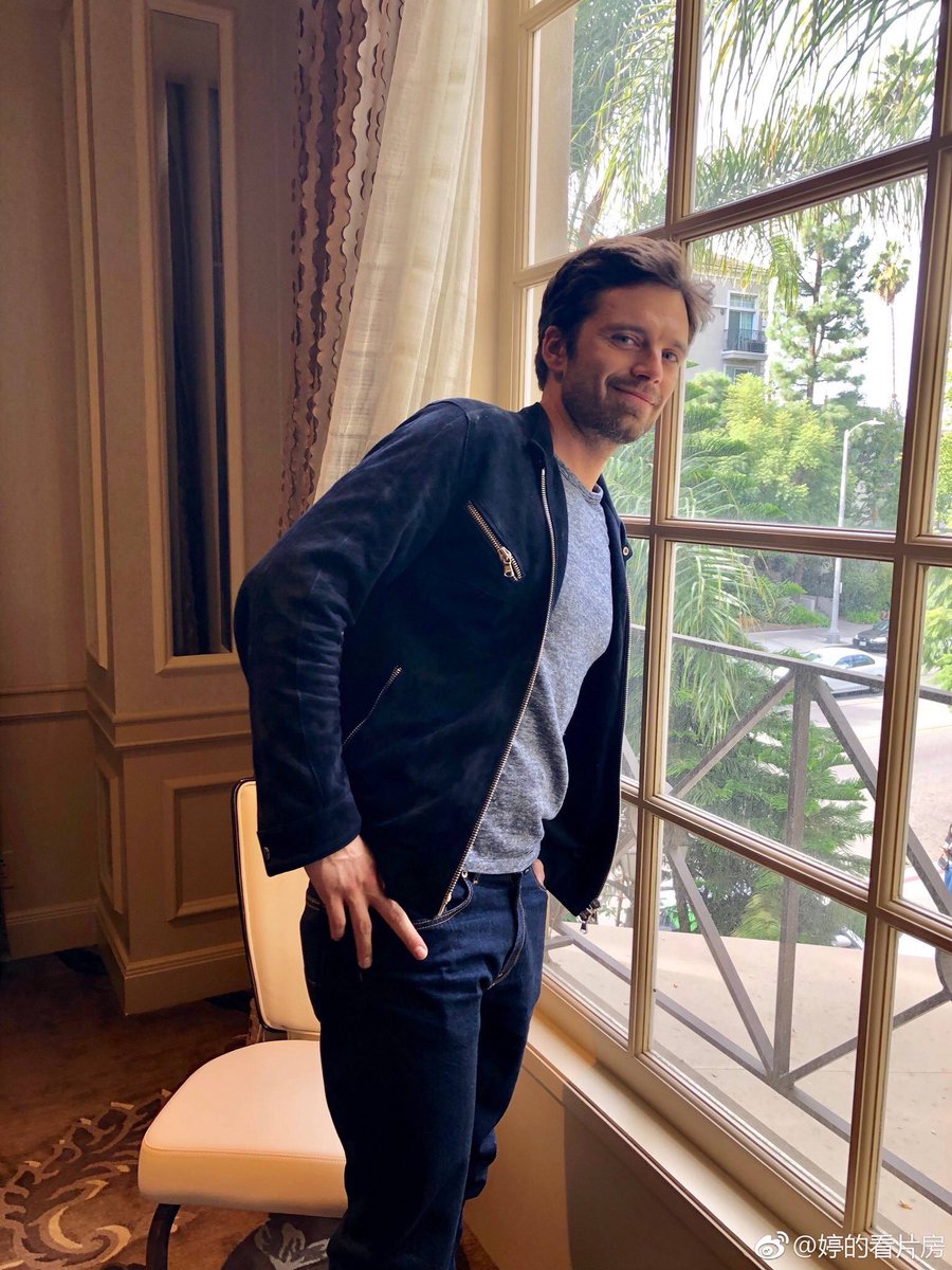 anchorbarnes's tweet photo. your camera roll if sebastian stan was your boyfriend — a thread https://t.co/MDUoQLL02Z