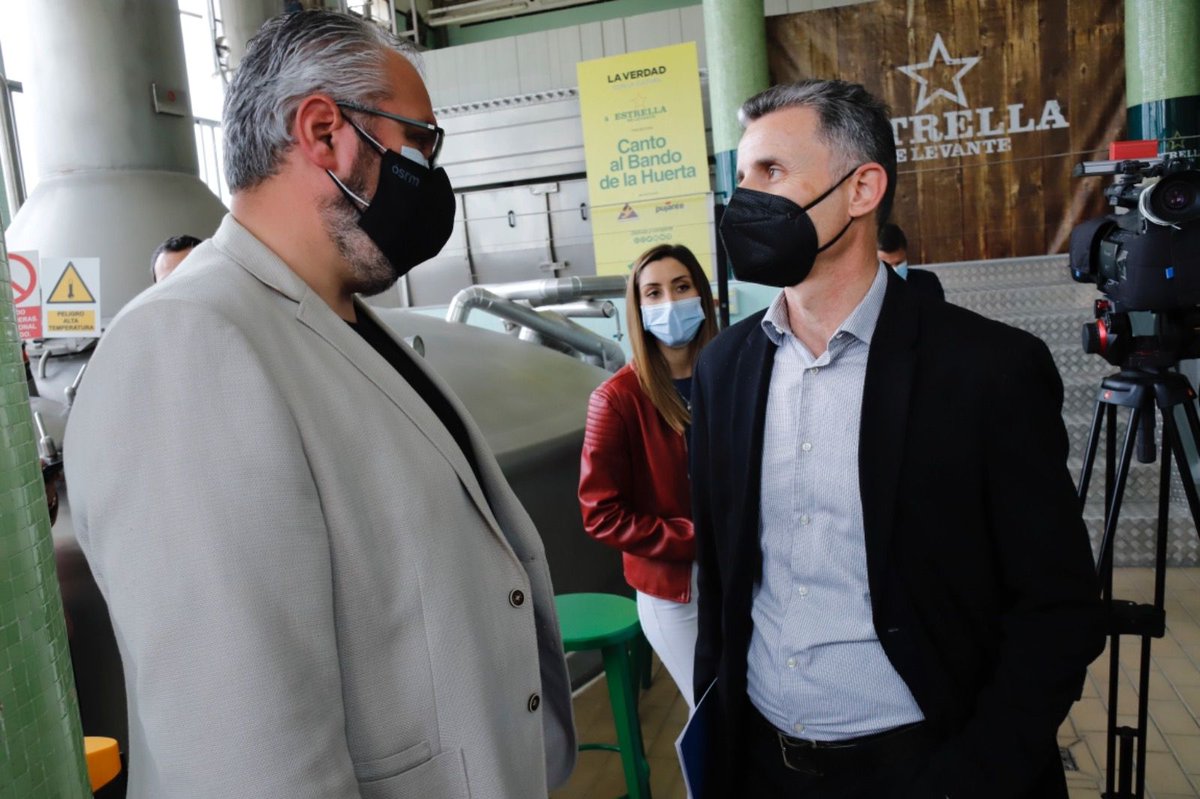 Esta mañana se ha presentado en <a href="/estrellalevante/">Estrella de Levante</a> el regalo de <a href="/laverdad_es/">laverdad_es</a> para este #BandodelaHuerta2021
EL #CantoalBandodelaHuerta
Un regalo para #Murcia donde la <a href="/OSRMurcia/">Orquesta Sinfónica de la Región de Murcia</a> no podía faltar
#ÖSRM #LaOrquestadelaRegióndeMurcia #ÖSRMparatodoslospúblicos
▶️ youtu.be/foeRTQUzl4g