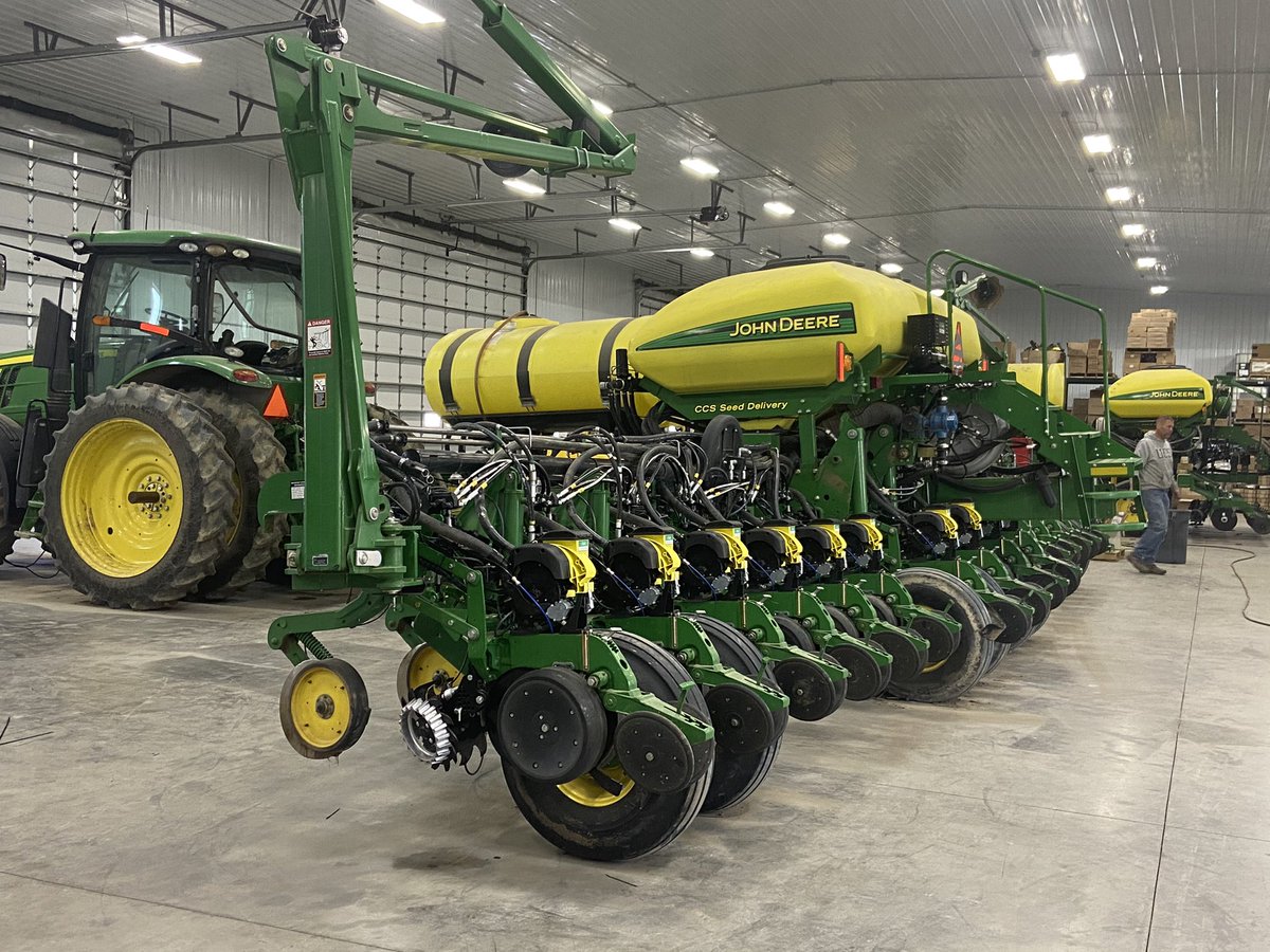 Another planter ready for #plant21 <a href="/PASHitterdalPP/">Troy Amundson</a> <a href="/PASHitterdal/">Beau Jacobson</a> <a href="/PrecisionPlant/">Precision Planting</a>