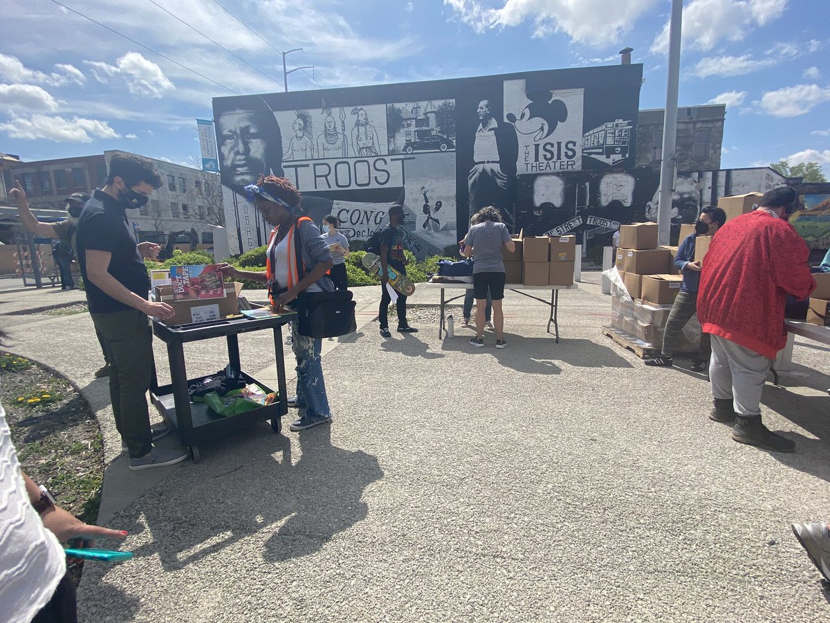 AmethystPlace's tweet photo. On the 1st Monday of each month, we partner with @literacykc, @RS3101 and @harvesters to provide a pop-up community food pantry at the @ridekc lot located at 31st &amp; Troost. 

Today was perfect to #JoinForcesForGood 
#nonprofitneighbors #kcnonprofit #Troost #community https://t.co/3EcbMpbaYq