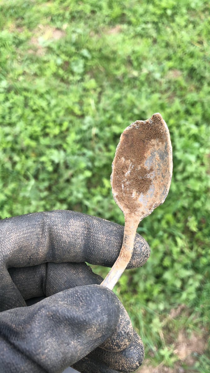 underthemudd's tweet image. A Thomas Yates pewter spoon dating  1850, the steel wire mark refers to the reinforcing wire that runs through the stem of the spoon, this was a common technique and necessary to counter the inherent softness of pewter . #metaldetecting #pewterspoons #history #thomasyates