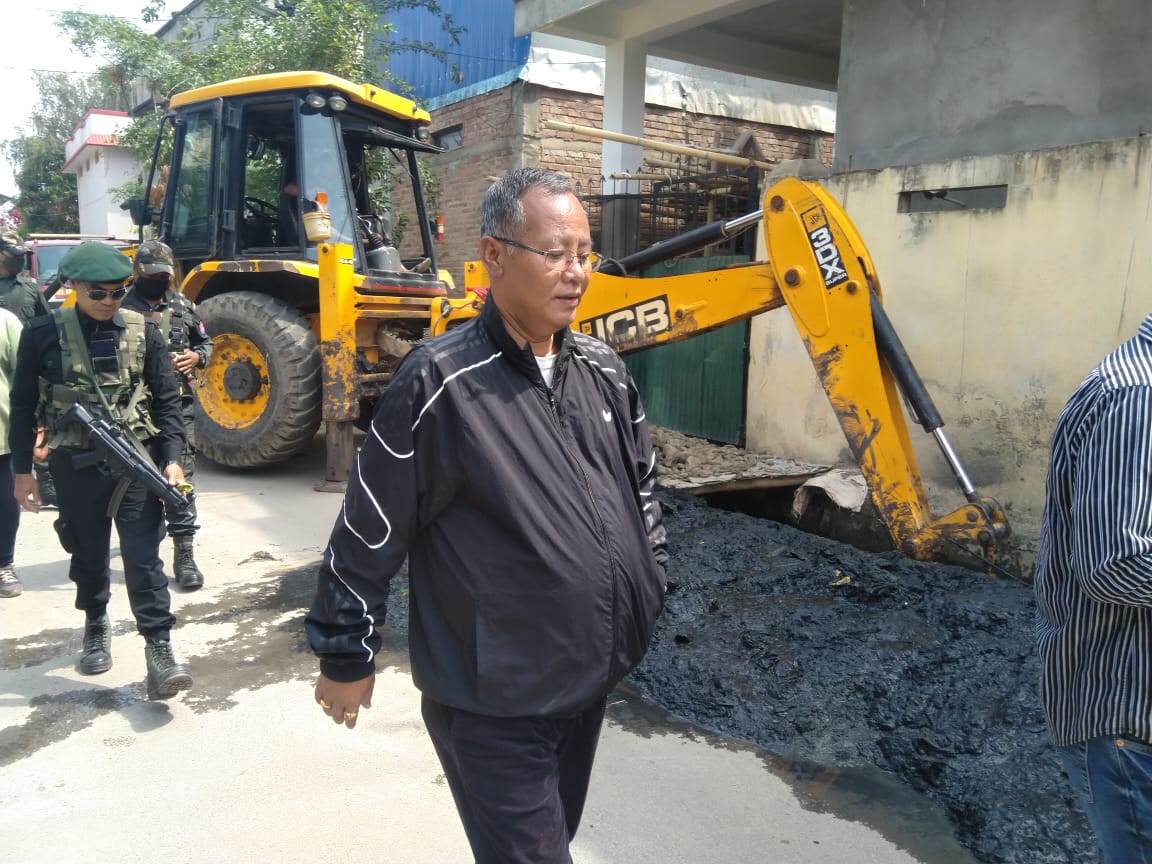 In continuation to our drain cleaning drive, inspected the cleaning of drains along Sega road Khwairakpam Leikai within Keishamthong A/C.