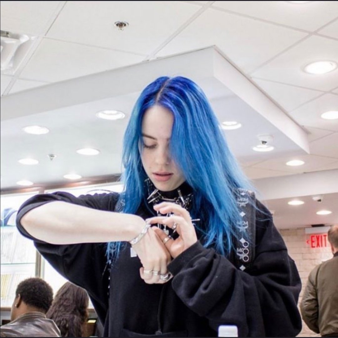 Тиктокерша с синими волосами. Billie Eilish Blue hair. Billie Eilish с синими волосами. Мазеллов с синими волосами. MSBIGSAUSAGE голубые волосы