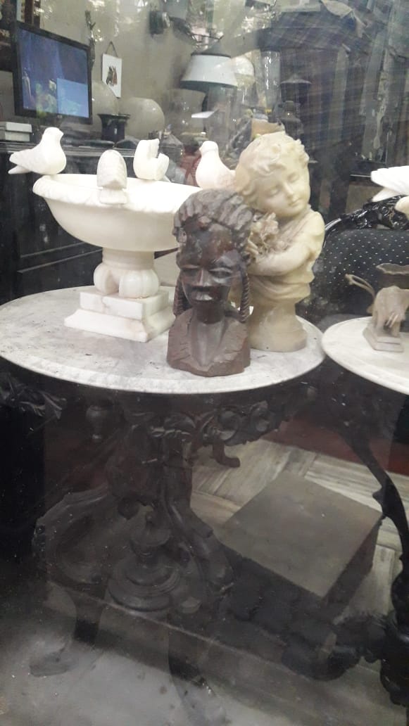 em_basu's tweet image. Where time stands still amidst a bustling city..

#antiqueshops
#CityOfJoy