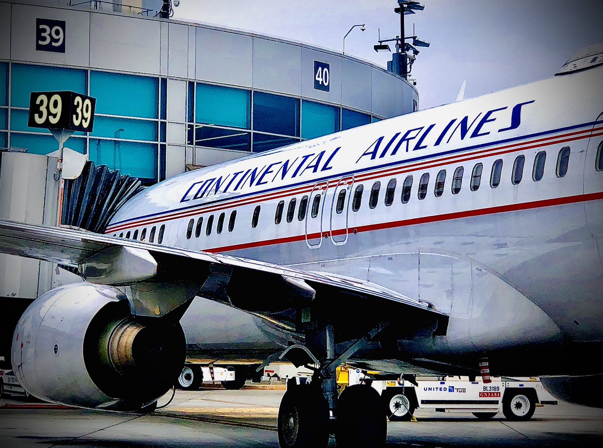 Team SAN welcomes this throwback Monday special. <a href="/Jeanblu8219/">Jean</a> <a href="/JuliFinneyUA/">Juli Finney</a> <a href="/DBP_sfo/">David P</a> <a href="/united/">United Airlines</a> <a href="/weareunited/">We Are United</a> #beingunited #N75435 #notaseatleftopen #aSTARisborn