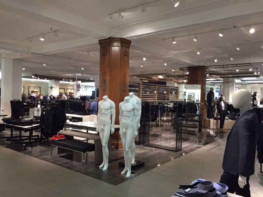 Out with the old, in with the new! Full exchange of all Michael Kors clothing fixtures at various locations across Canada by yours truly #LaborInc 👷‍♂️ 👍🏽 

#RetailFitout #Retail #Installations
#InstallationsManagement
#LaborManagement #YourCanadaWideInstallationPartner
#Canada