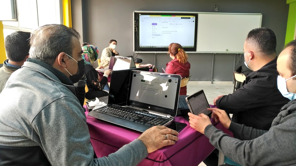 ErbakanFcl's tweet photo. FCL teacher training - Web 2.0 tools 👨💻
Day 1️⃣
#nearpod #classroom #benime #kizoa #sumoapp #chromemusiclab #pizap #flixpress #unscreen
@tcmeb @ziyaselcuk @yilmaznazif @FclTurkiye @mhbucuk @fcl_euschoolnet @sanliurfammem63 @urfastem @erbakanaihl @hrumedya @Mehmet_s_celik https://t.co/pYWJFNTHNe