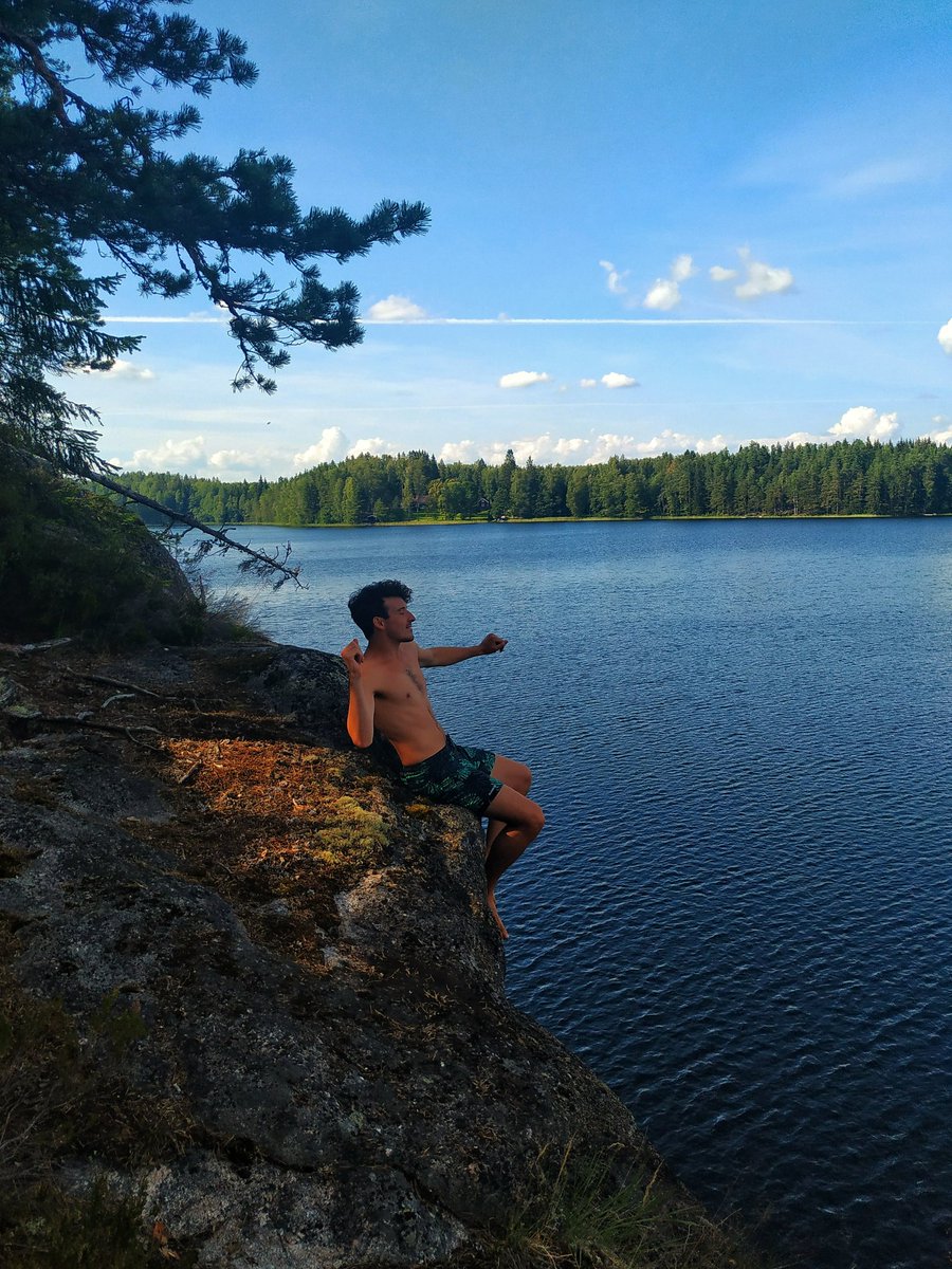 At the arbitrary 1k threshold, I wanna introduce myself to new followers! 👨‍🔬🤸🌿🌈

I'm an Argentinian PhD student at @helsinkiuni 🇫🇮. Follow for overly enthusiastic mito-research, nerdy jokes and pictures of beautiful Finnish nature.

#AcademicChatter #phdchat #mito #LGBTQSTEM