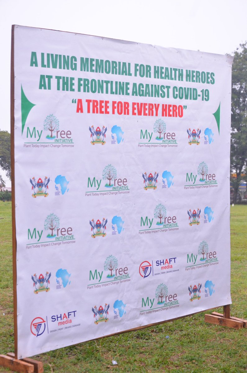 mytreeUganda's tweet image. Part of our team was greatly honoured to interact with the Country Representative of @UNICEFUganda at the tree planting launch of the #Trees4Heroes campaign.

Thankyou so much Dr. @Munir_Safieldin for being a frontline hero in the fight against COVID-19.

#ATree4EveryHeroe🌴🌱🌳